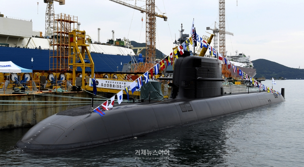 대우조선해양이 건조해 지난 8월 인도한 대한민국 최초 3,000톤급 잠수함인 도산안창호함