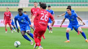 거제시민축구단, K4리그 홈 개막전 3-2 짜릿한 승리